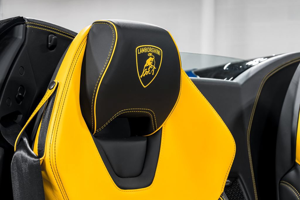 Used 2023 Lamborghini Huracan EVO AWD/4WD image 34