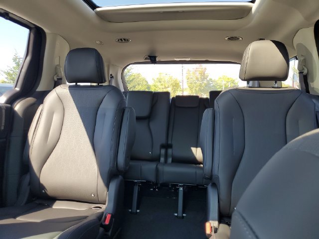 New 2027 Kia Carnival SX w/ Dark Edition Package FWD image 11