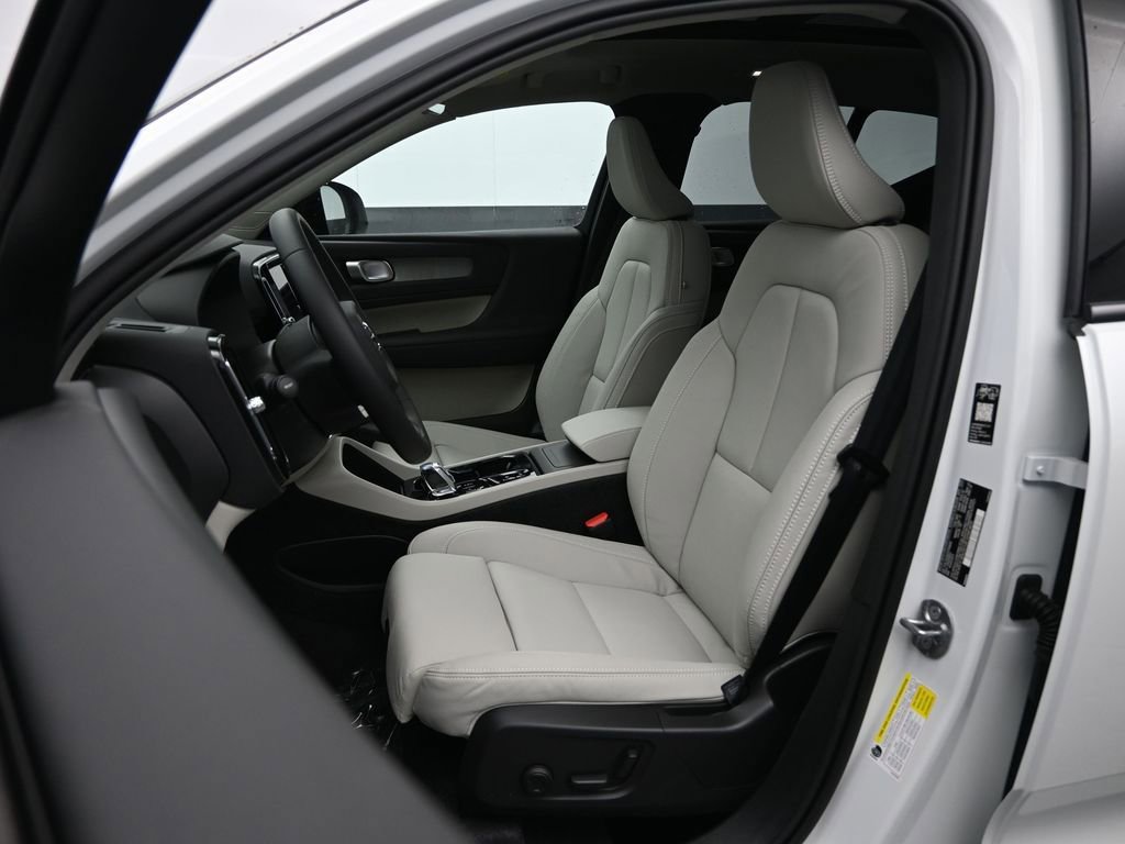 New 2026 Volvo XC40 B5 Ultra w/ Protection Package Premier image 20