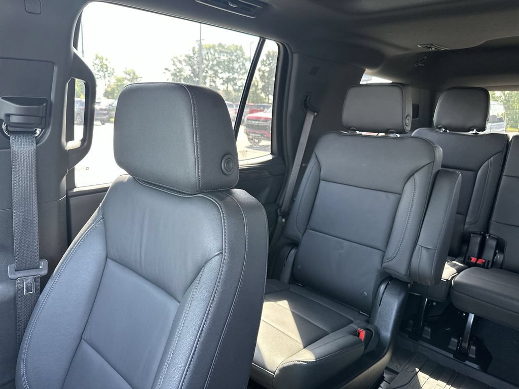 Used 2024 Chevrolet Tahoe Z71 w/ Luxury Package AWD/4WD image 12