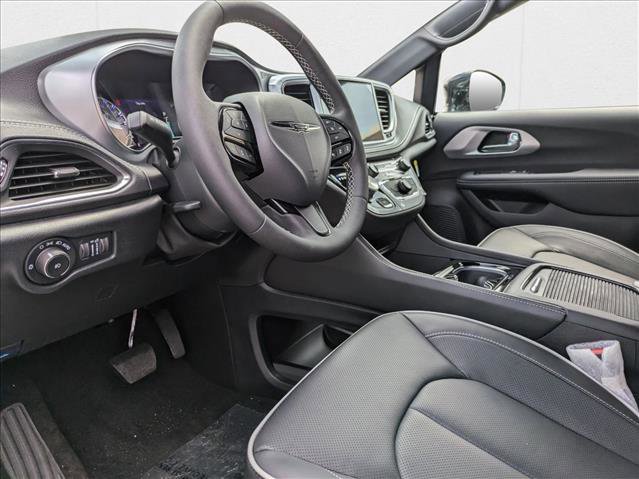 New 2026 Chrysler Pacifica Limited image 3