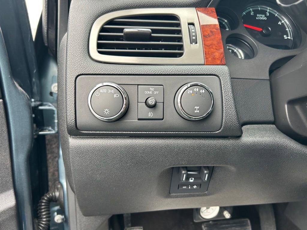 Used 2012 GMC Sierra 3500 SLT w/ SLT Convenience Package image 6