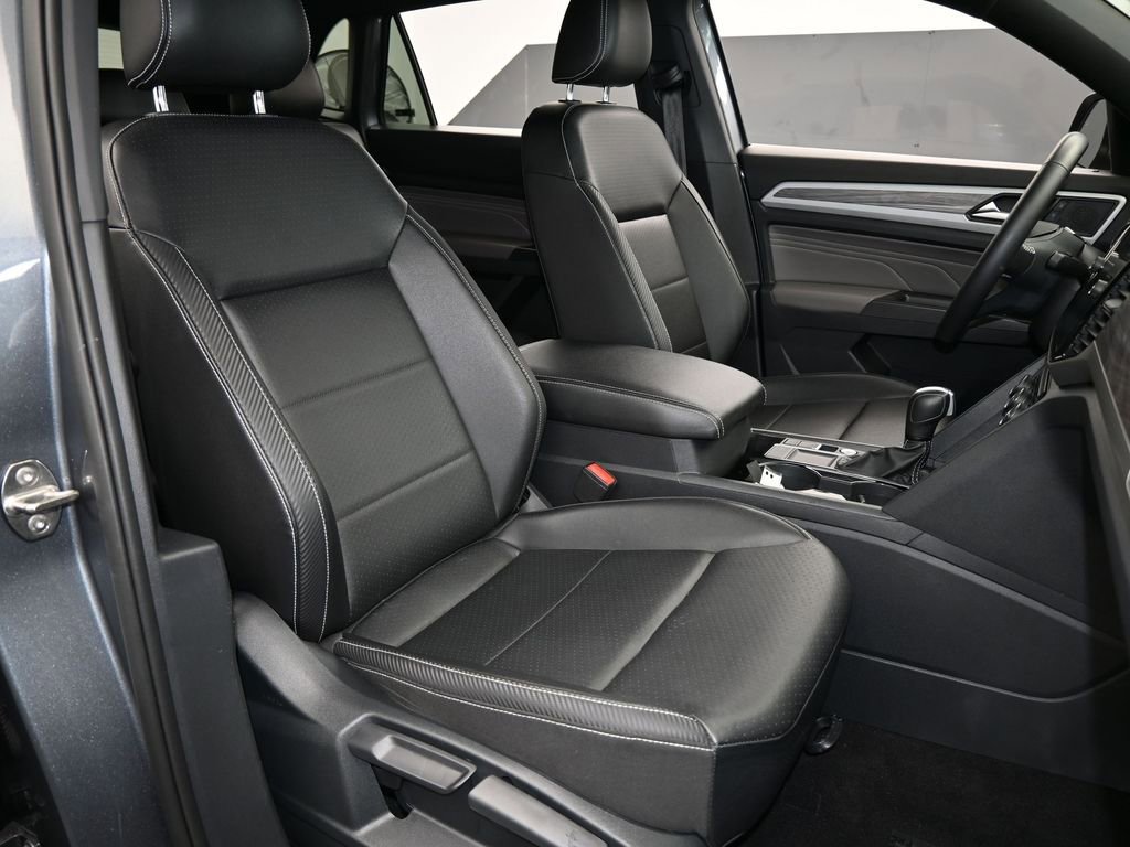 Used 2022 Volkswagen Atlas Cross Sport SE w/ Black Wheel Package image 44