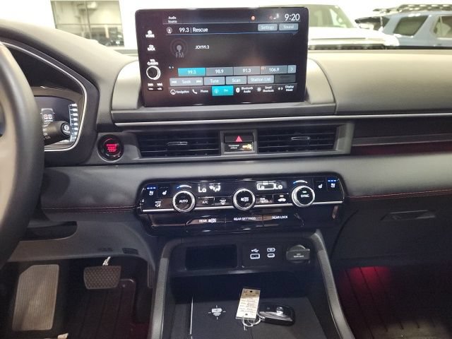 Certified 2025 Honda Pilot Black Edition image 14