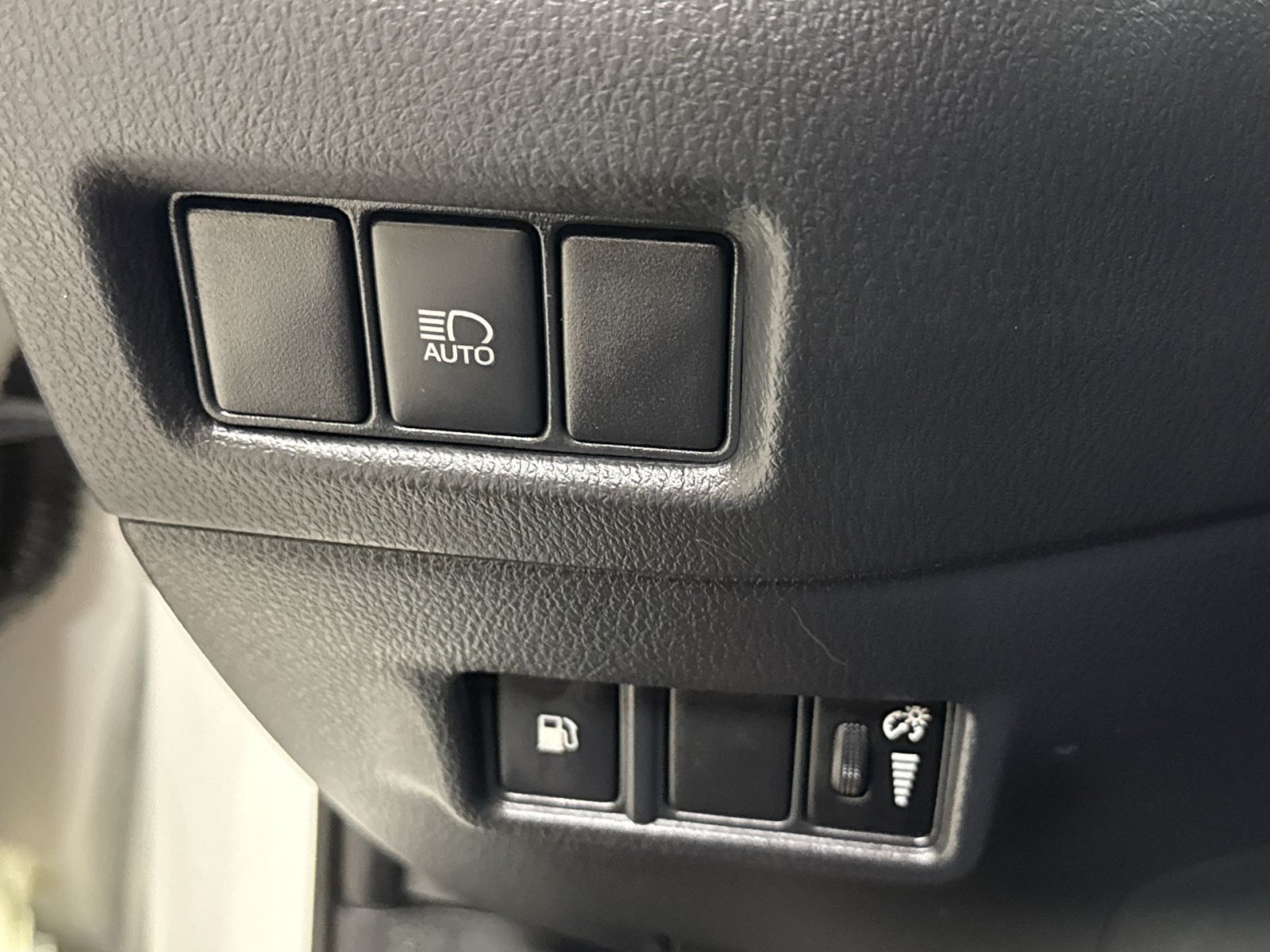 Used 2021 Toyota C-HR LE FWD image 45