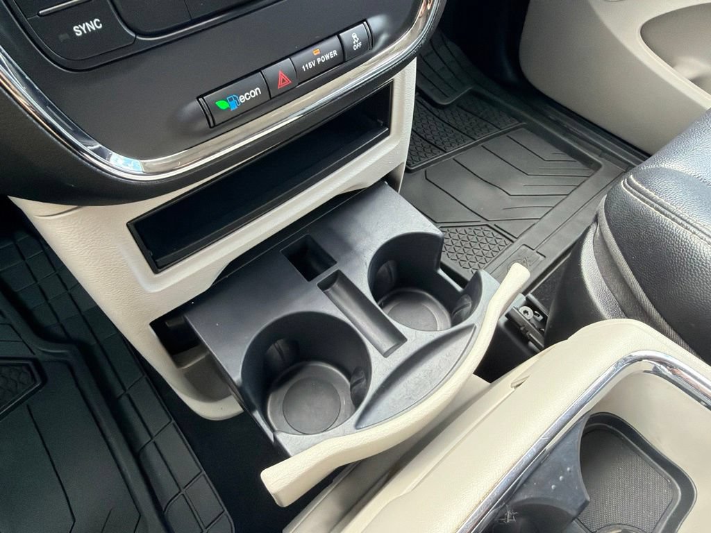 Used 2014 Chrysler Town & Country Touring FWD image 21