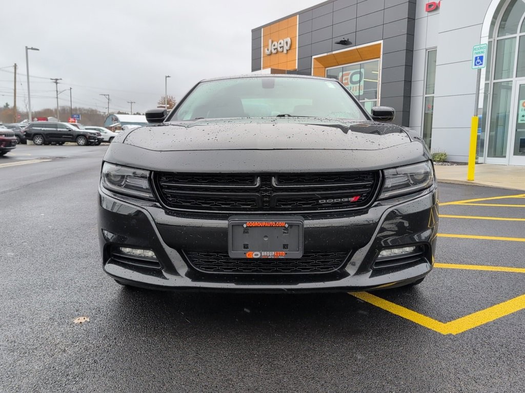 Used 2019 Dodge Charger SXT image 2