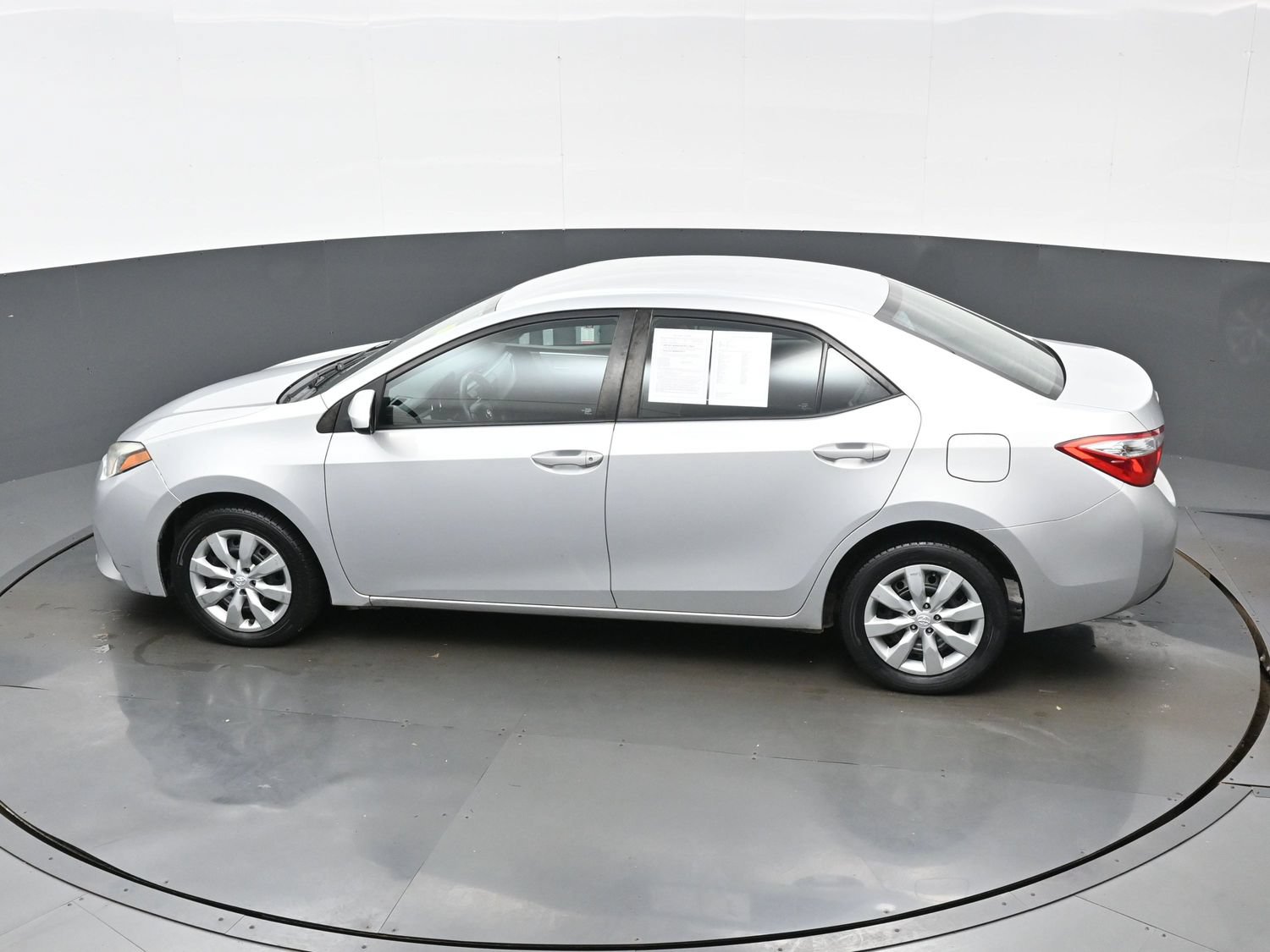 Used 2016 Toyota Corolla LE FWD image 35