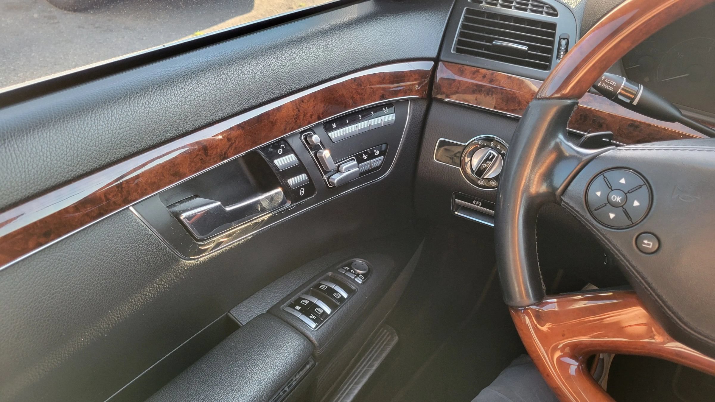 Used 2012 Mercedes-Benz S 550 4MATIC w/ Premium 2 Pkg image 10