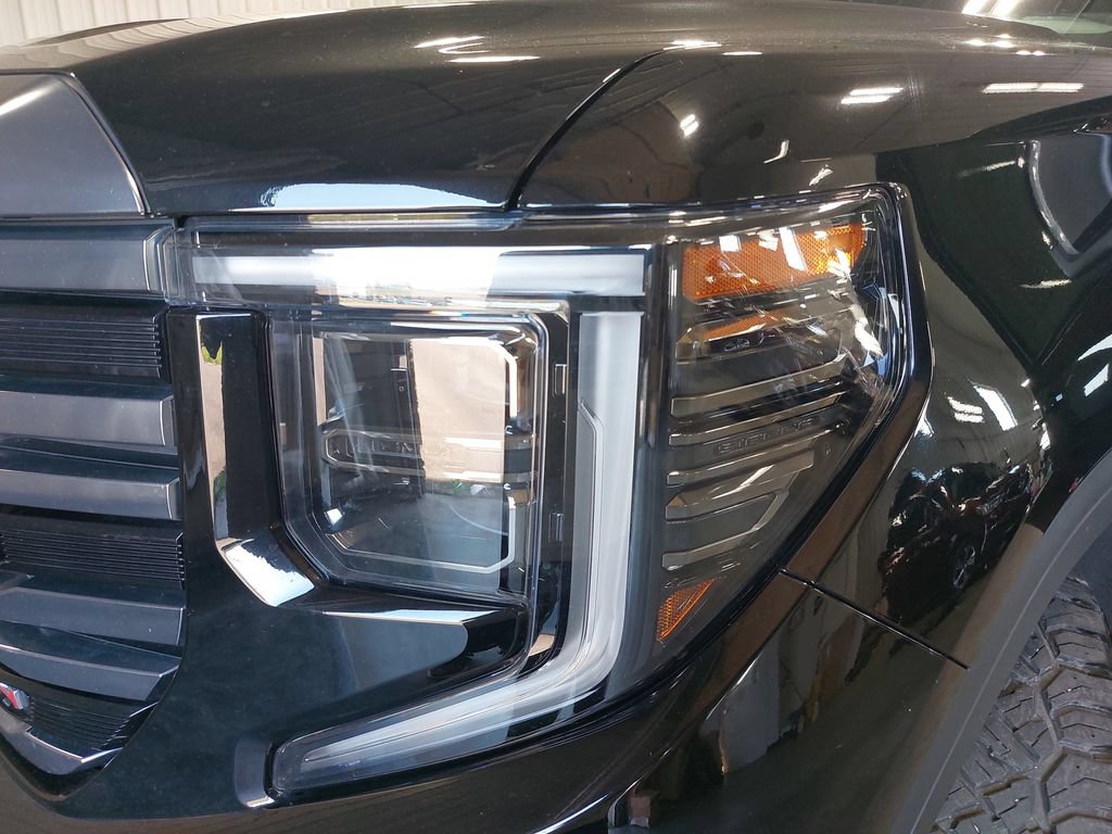 Used 2022 GMC Sierra 1500 AT4 w/ AT4 Premium Package AWD/4WD image 32