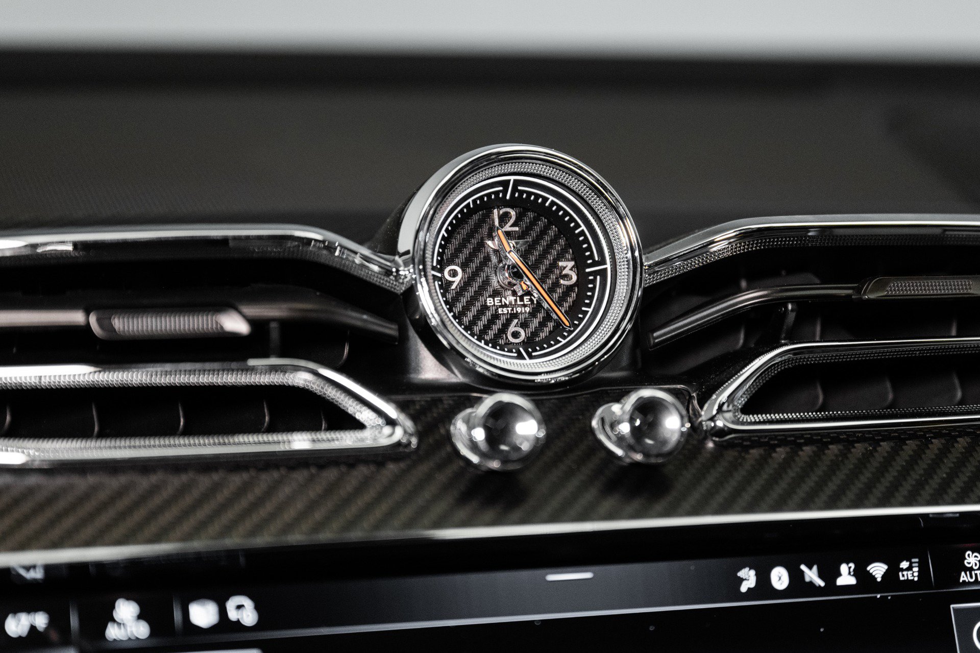 New 2025 Bentley Bentayga image 41