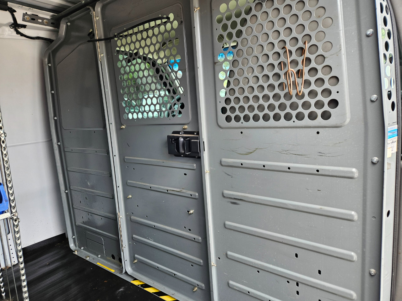 Used 2014 Chevrolet Express 2500 image 19