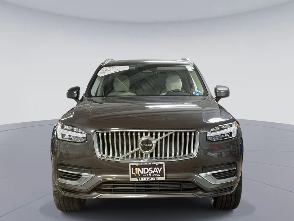 Used 2024 Volvo XC90 T8 Plus w/ Protection Package Premier AWD/4WD image 8
