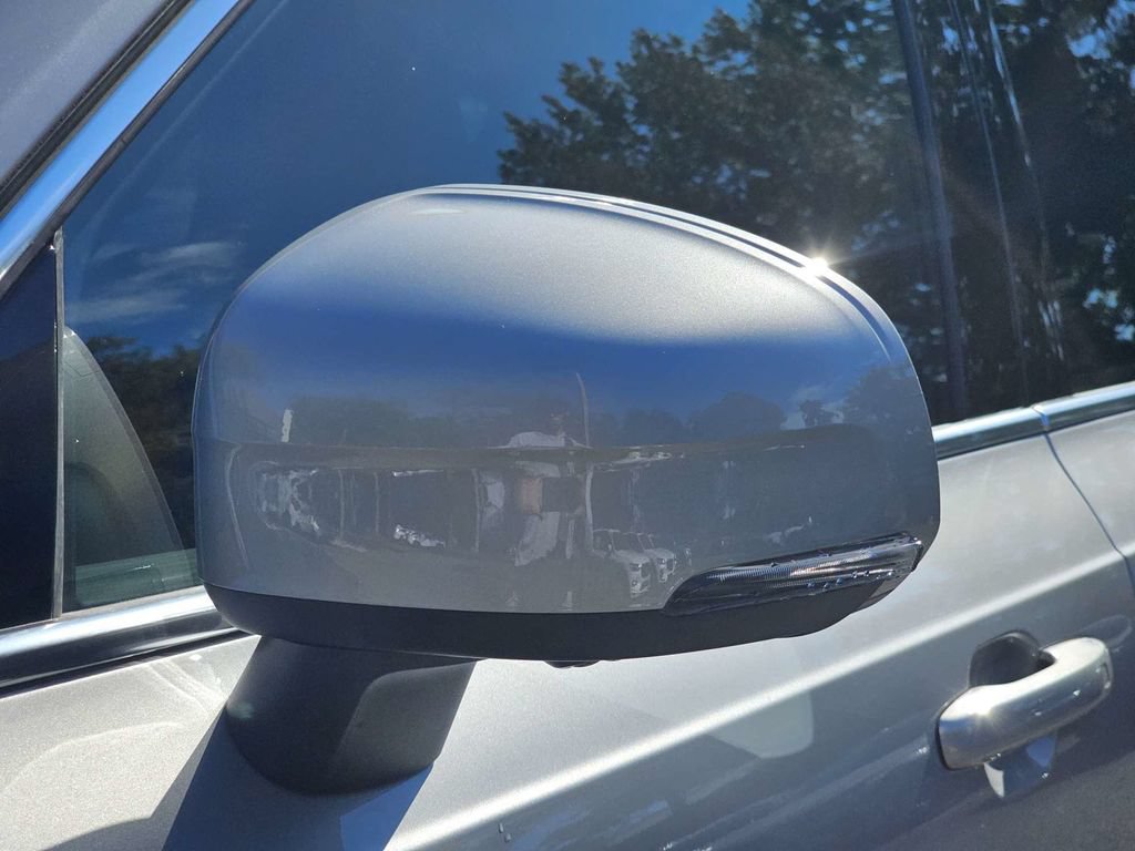 Certified 2025 Volvo XC90 B5 Plus AWD/4WD image 10