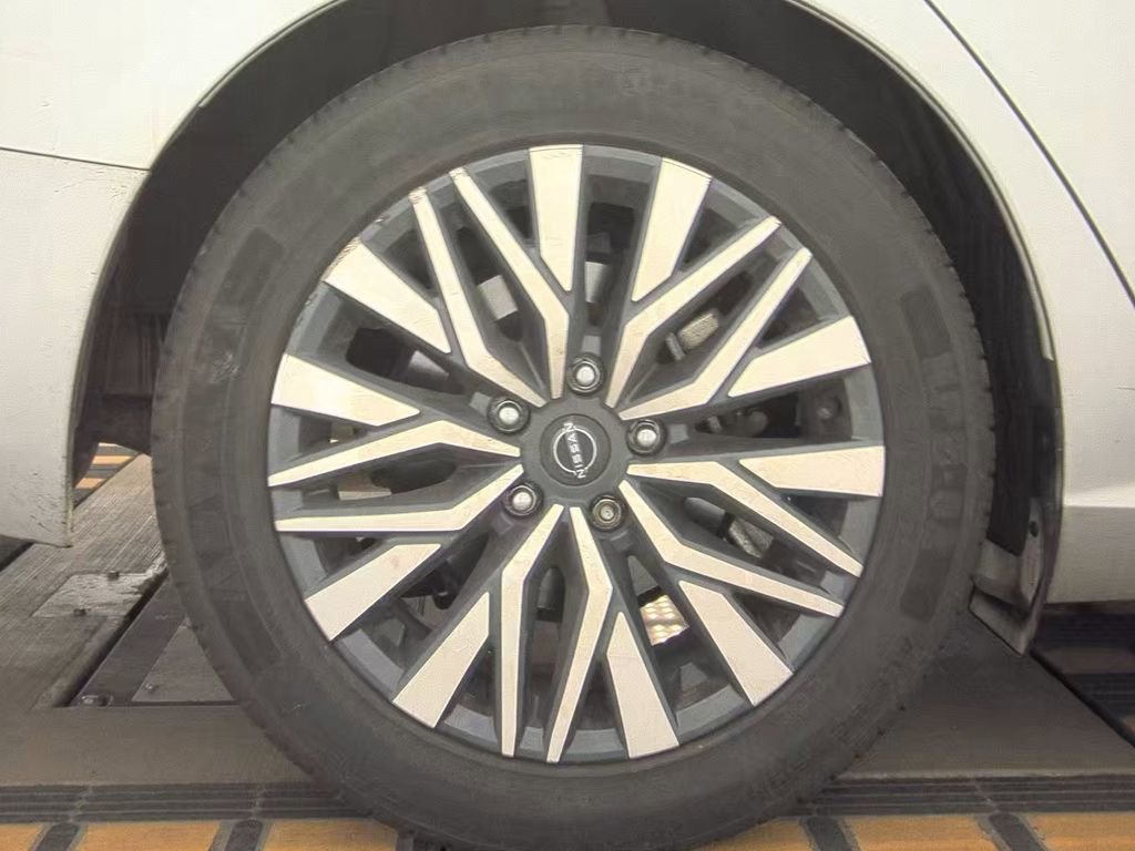 Used 2024 Nissan Altima 2.5 SV image 12