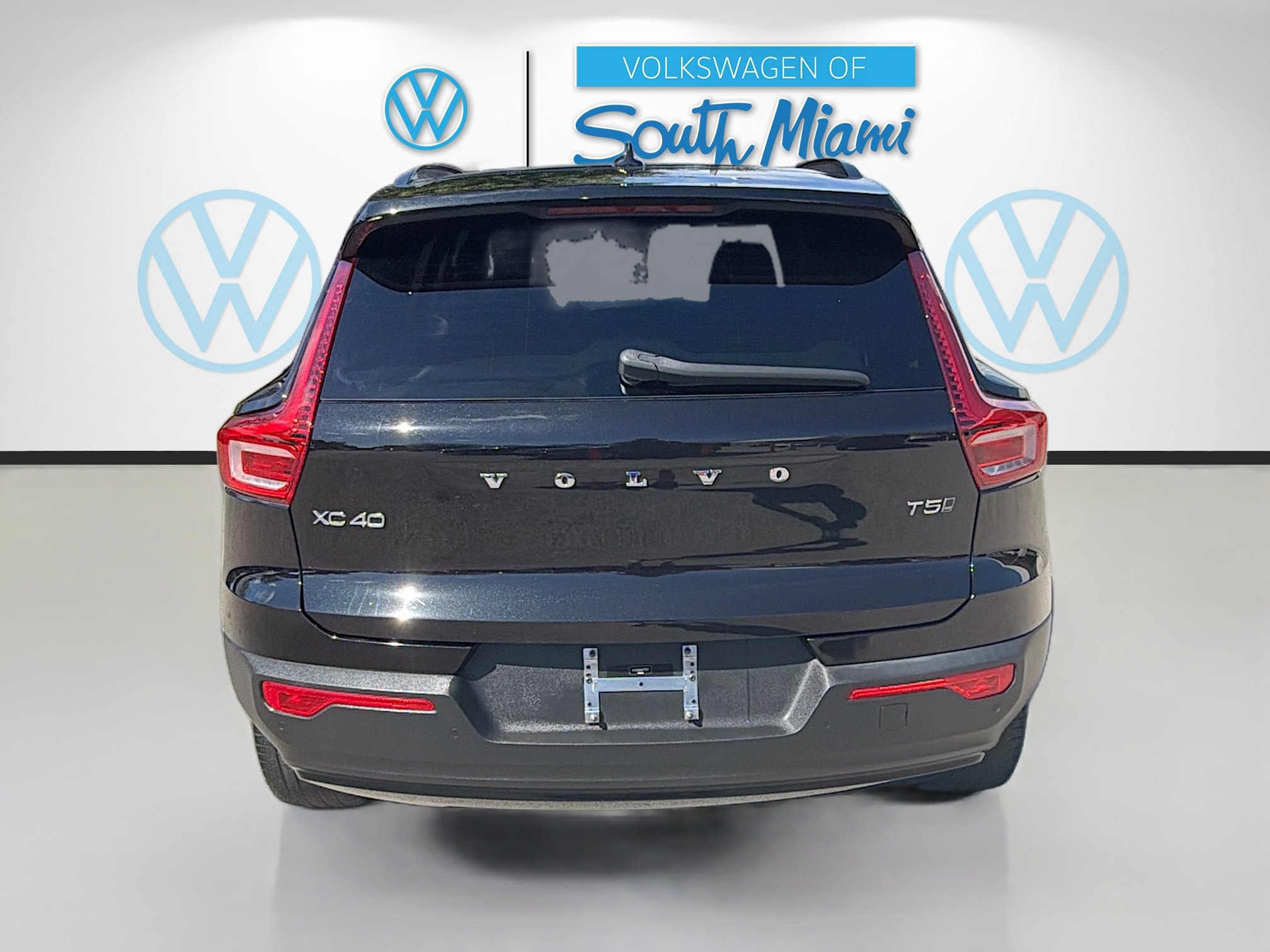 Used 2022 Volvo XC40 T5 R-Design w/ Advanced Package image 6