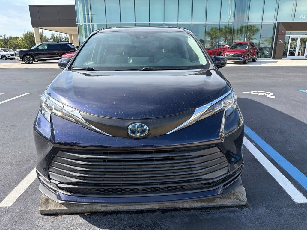 Used 2021 Toyota Sienna LE w/ LE Plus Package AWD/4WD video 1