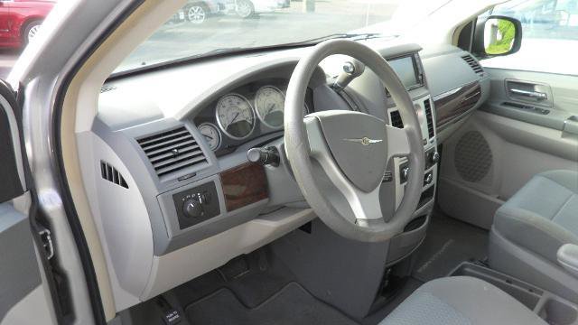 Used 2010 Chrysler Town & Country LX w/ Entertainment Group #1 FWD image 18