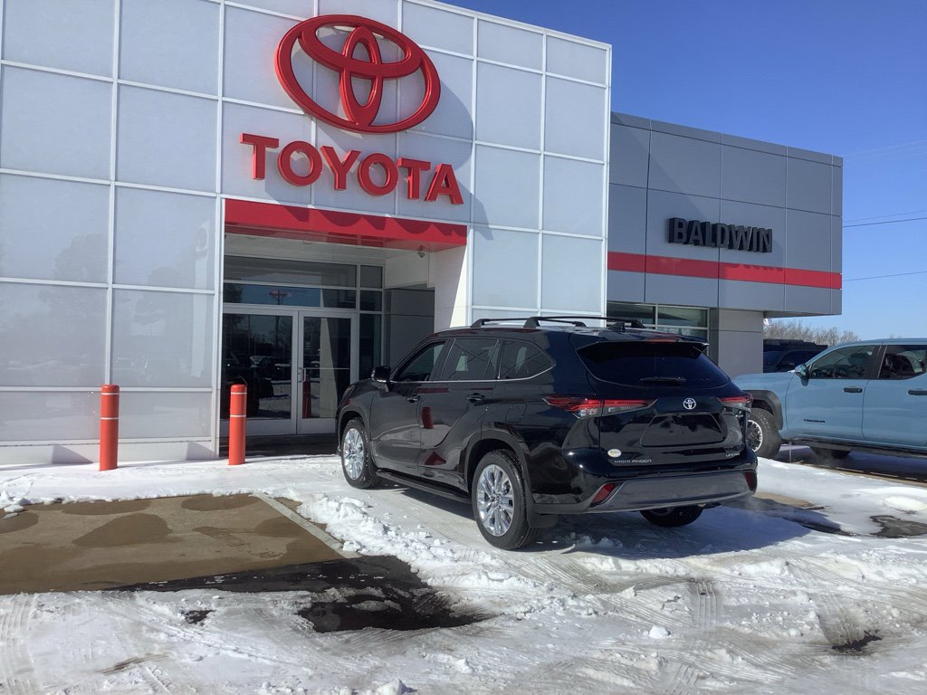 New 2026 Toyota Highlander Limited image 5