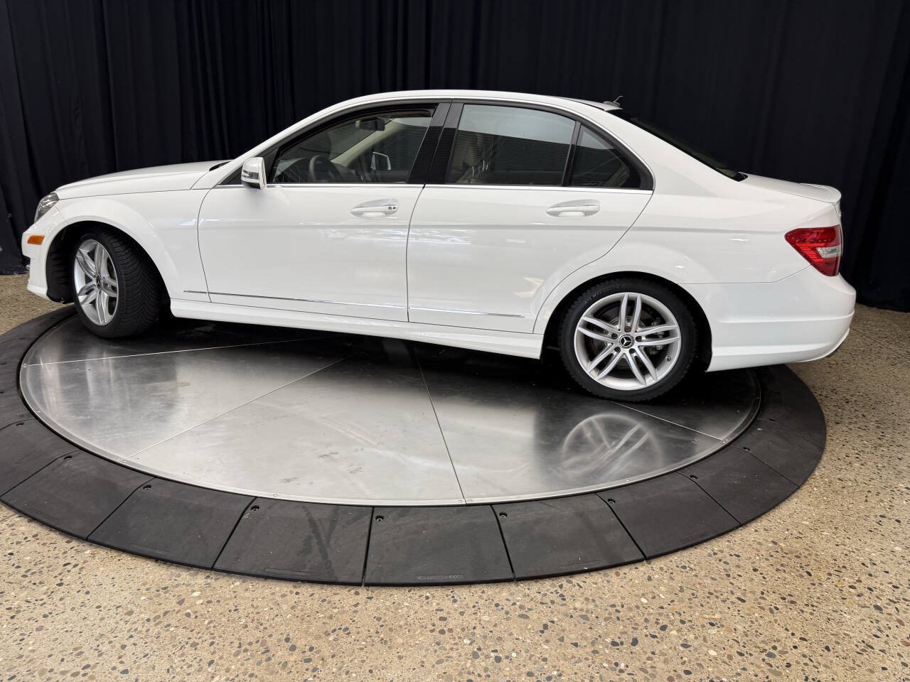 Used 2013 Mercedes-Benz C 250 Sedan image 4