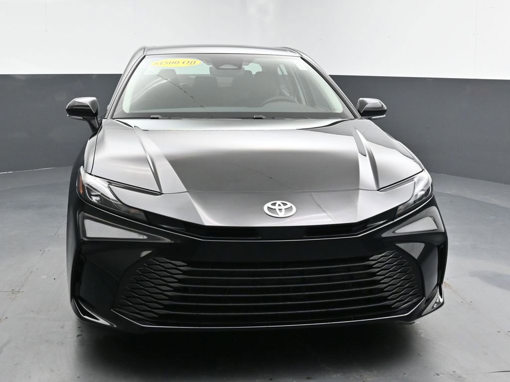 Used 2025 Toyota Camry LE image 3