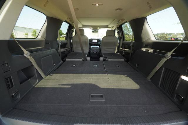Used 2020 Ford Expedition Limited w/ Equipment Group 302A AWD/4WD image 30