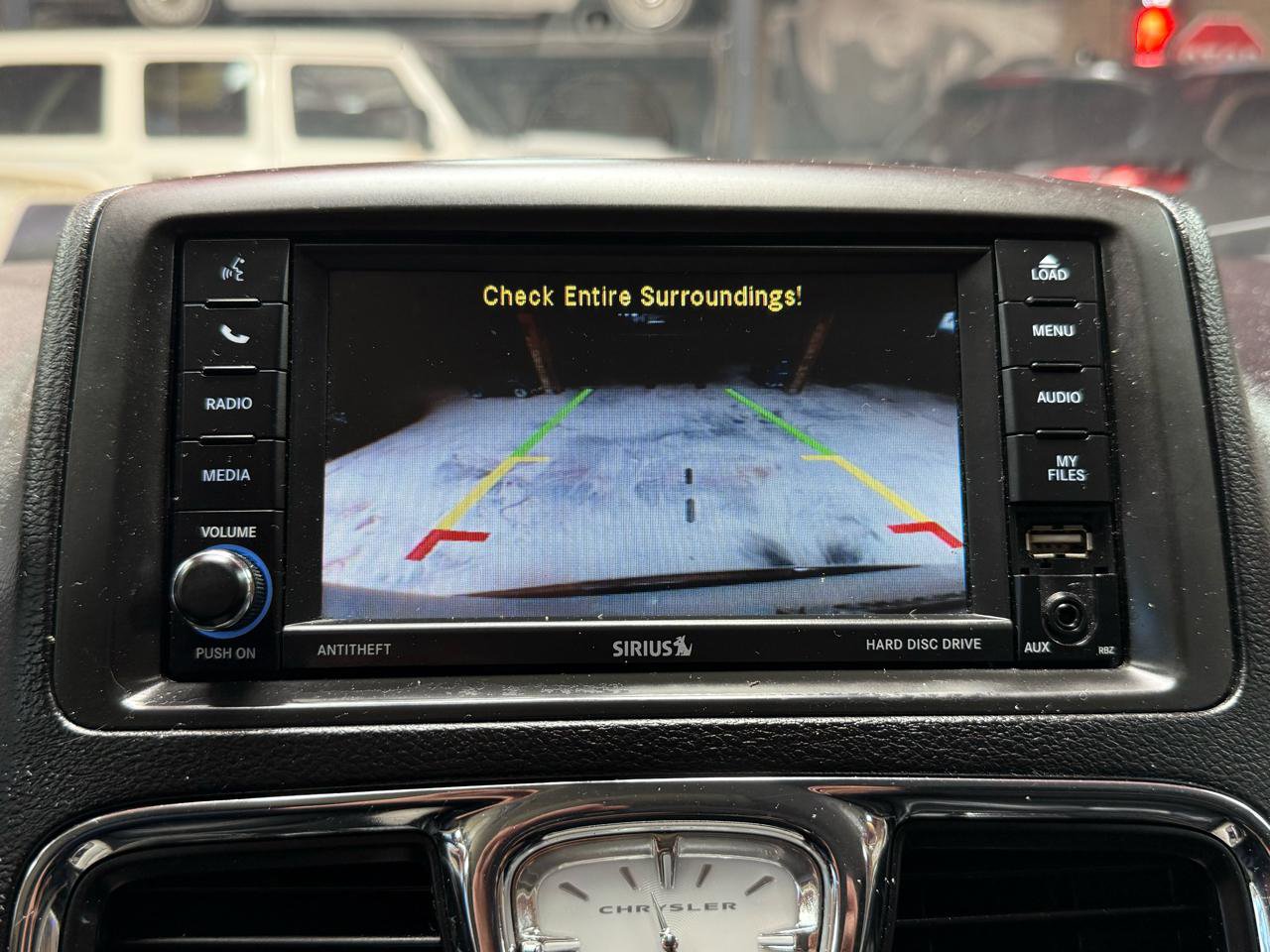 Used 2014 Chrysler Town & Country Touring FWD image 20