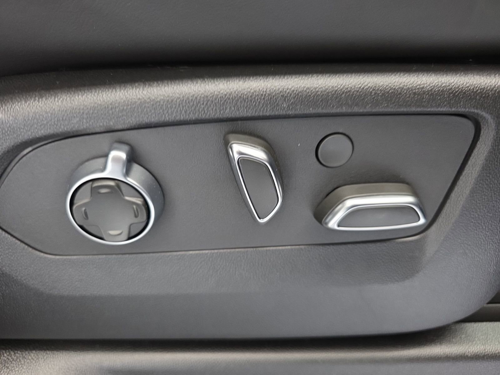 Used 2025 Cadillac Escalade Sport Platinum image 11