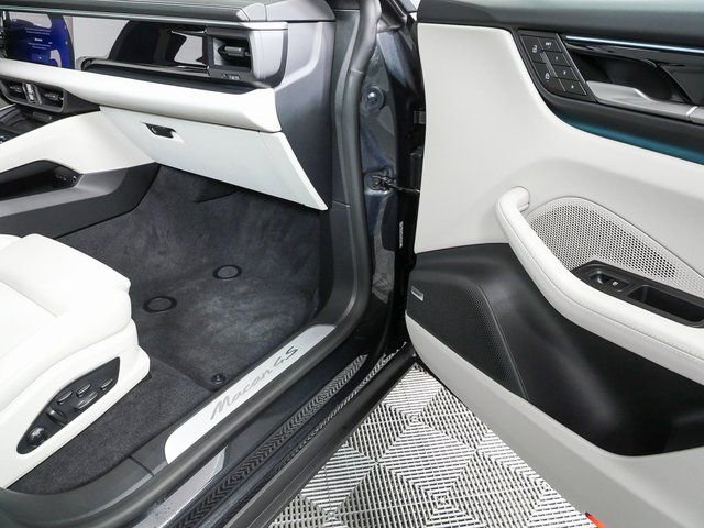 New 2026 Porsche Macan 4S Electric image 26