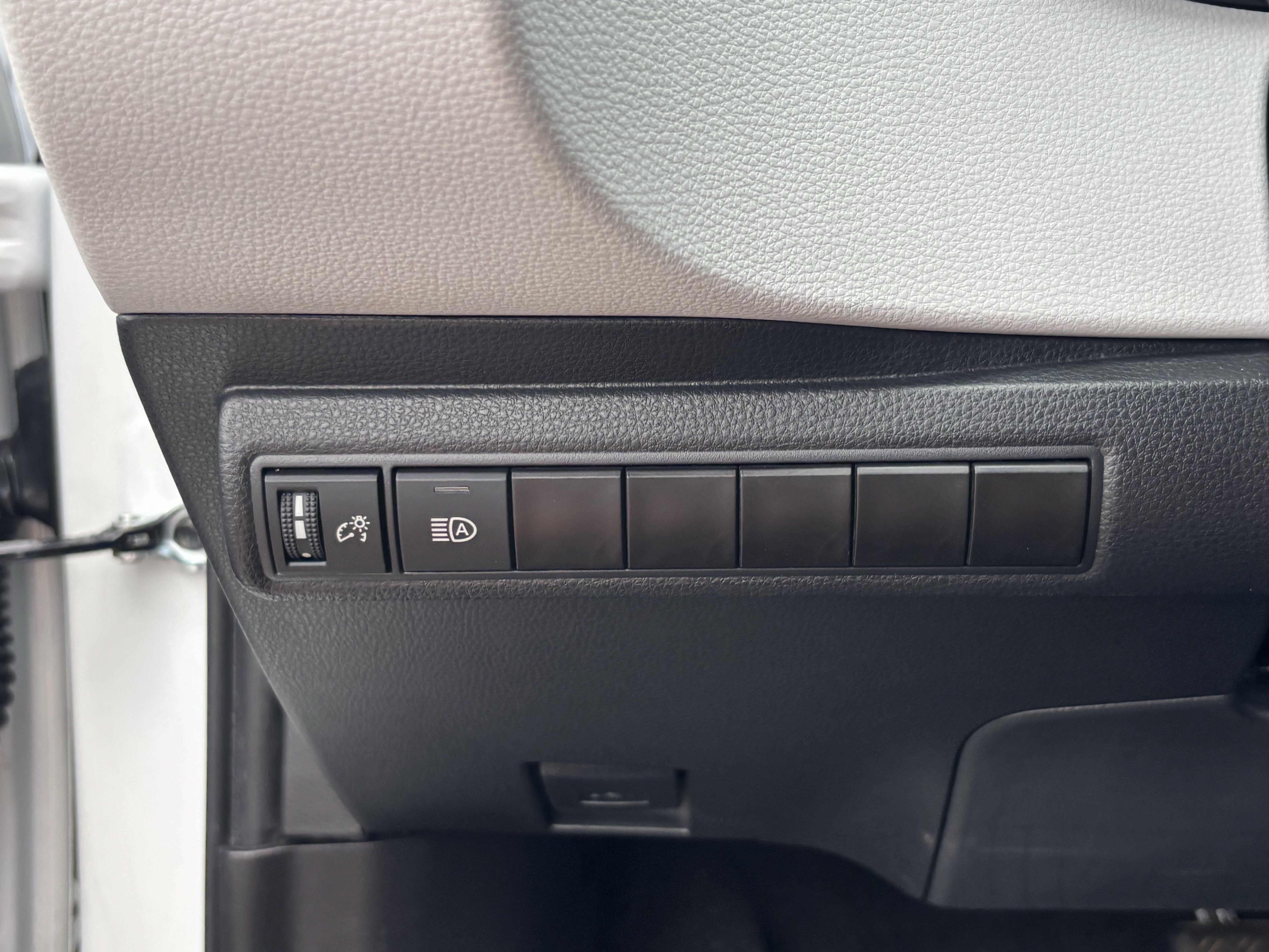 Used 2024 Toyota Corolla SE FWD image 30