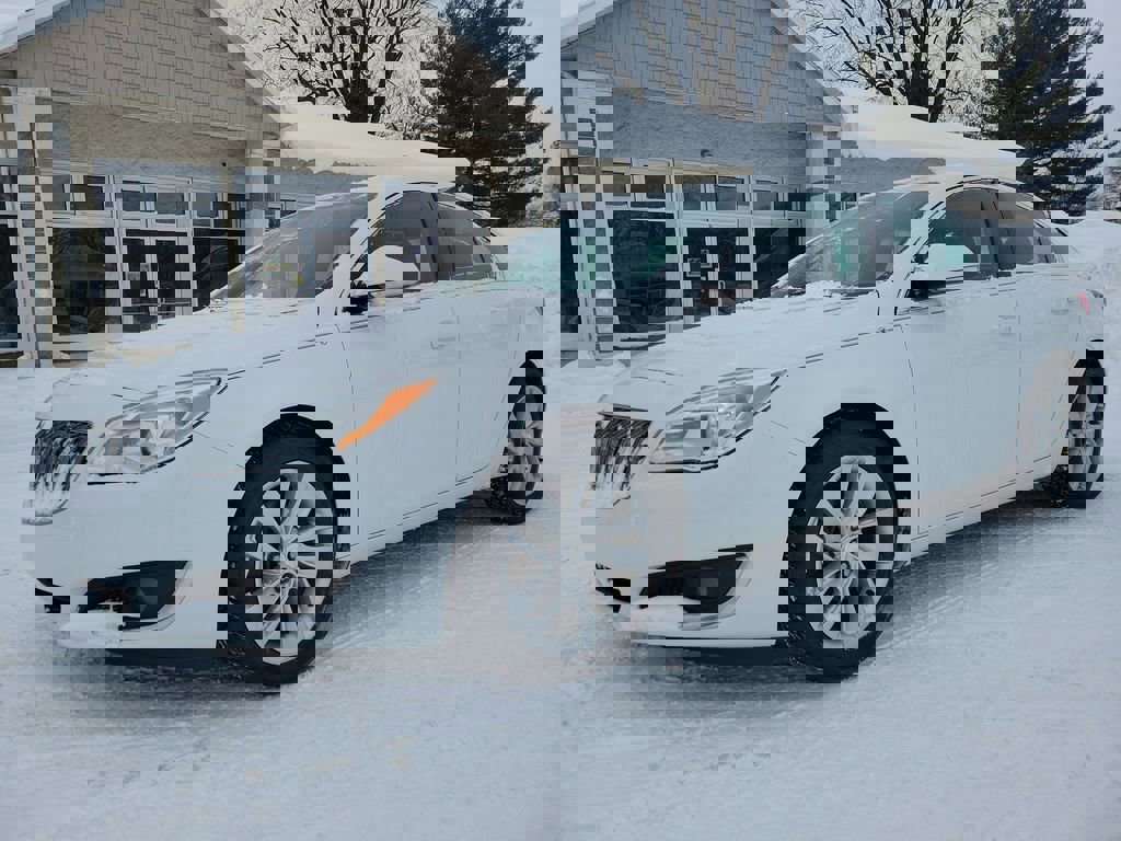 Used 2016 Buick Regal image 2