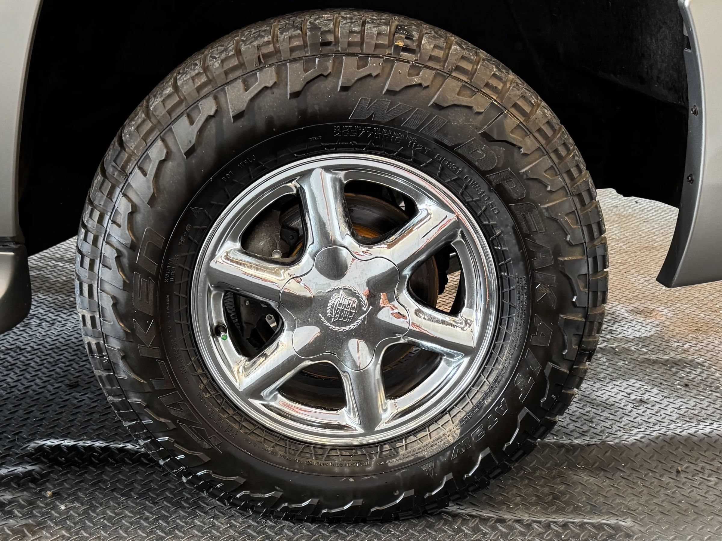 Used 2000 Cadillac Escalade 4WD image 10