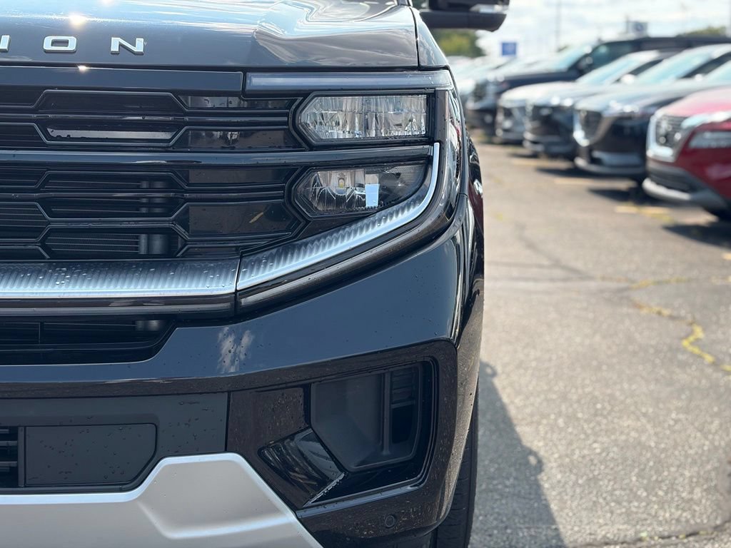 Used 2025 Ford Expedition Platinum AWD/4WD image 4