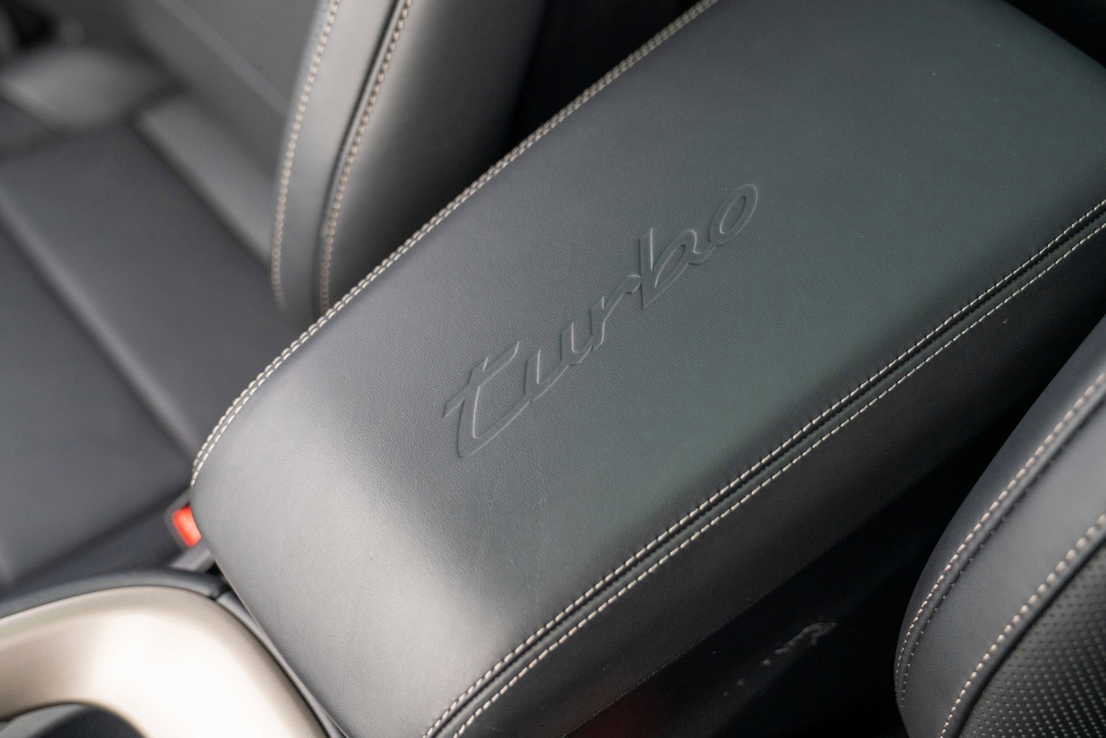 Certified 2025 Porsche Macan Turbo Electric AWD/4WD image 22