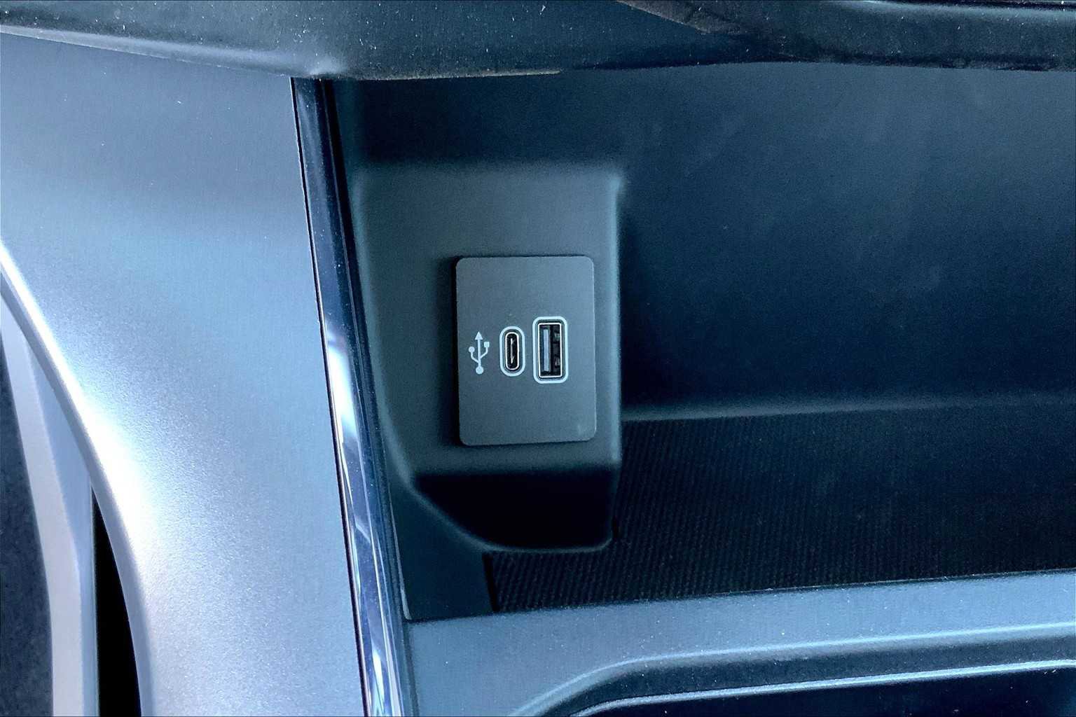 New 2025 Ford F150 Lightning Flash image 15