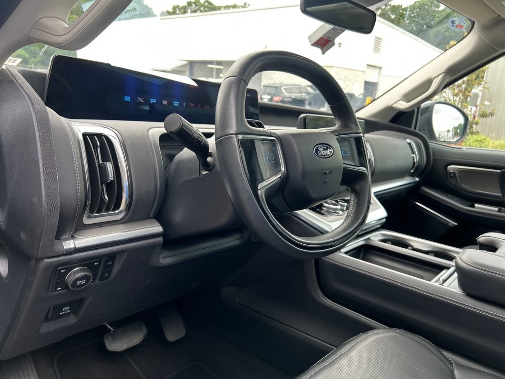 Used 2025 Ford Expedition Max Platinum AWD/4WD image 10