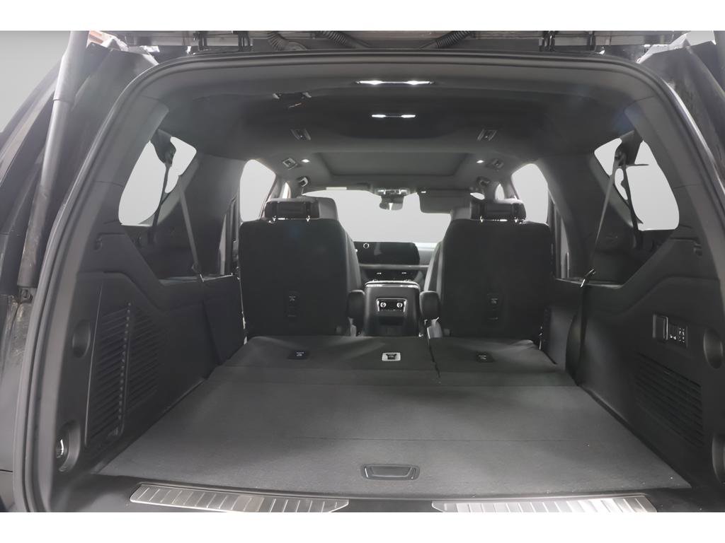 Used 2026 Chevrolet Suburban High Country AWD/4WD image 28