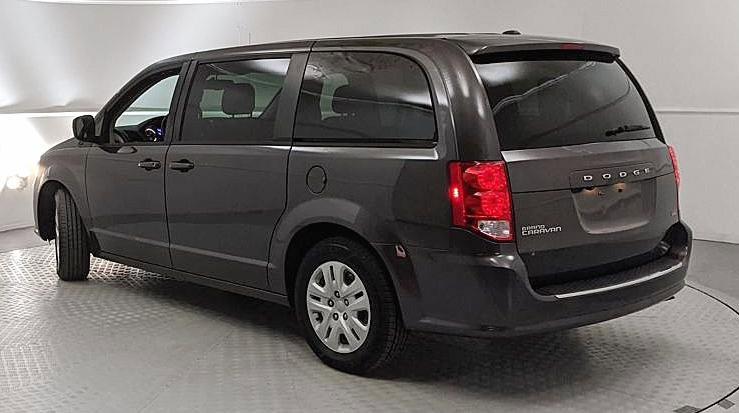 Used 2018 Dodge Grand Caravan SE w/ UConnect Hands-Free Group image 4