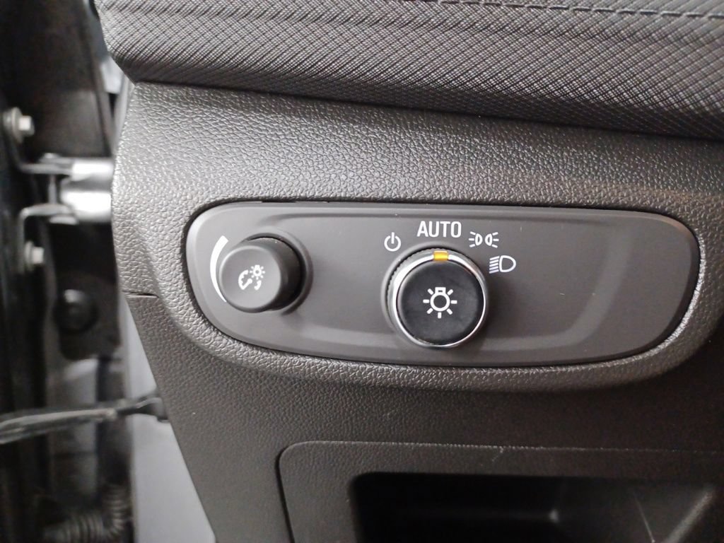 Used 2025 Chevrolet TrailBlazer LT FWD image 17
