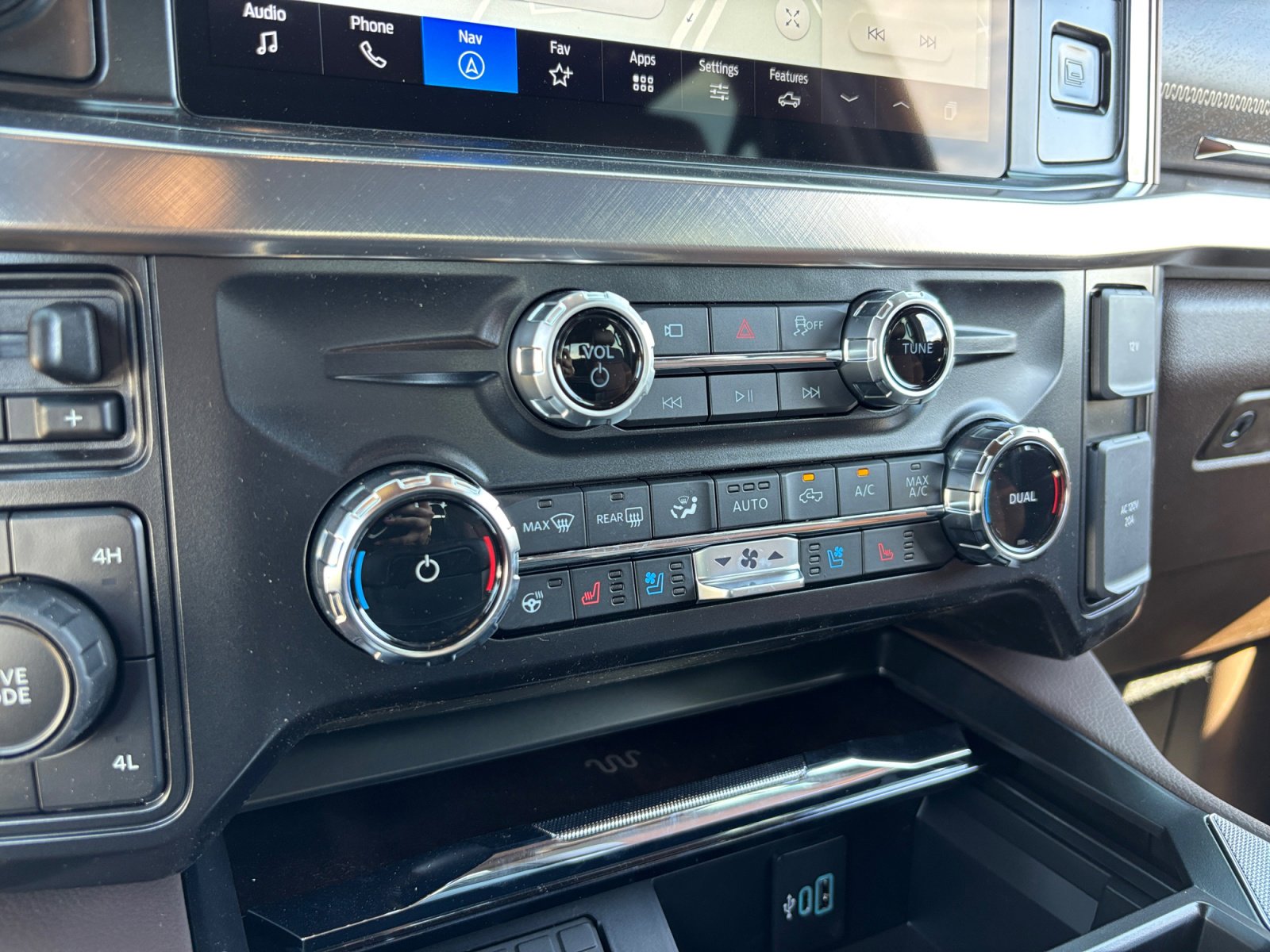 New 2026 Ford F250 King Ranch w/ Chrome Package image 31