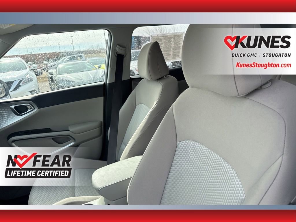 Used 2025 Kia Soul LX image 23