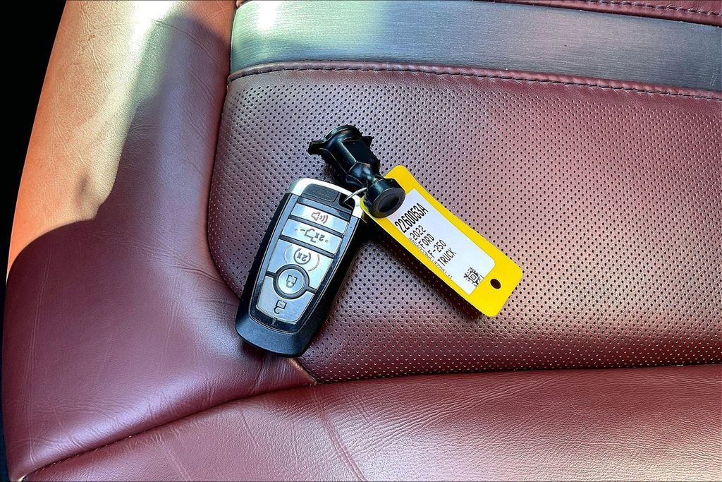 Used 2022 Ford F250 Platinum w/ FX4 Off-Road Package image 36