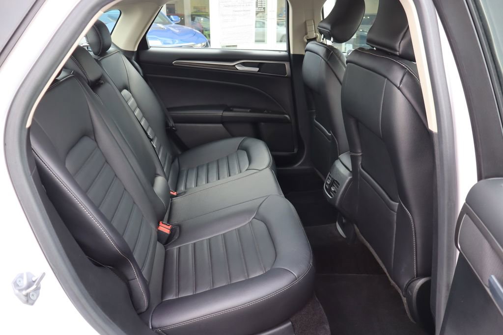 Used 2017 Ford Fusion SE w/ Fusion SE Technology Package image 17
