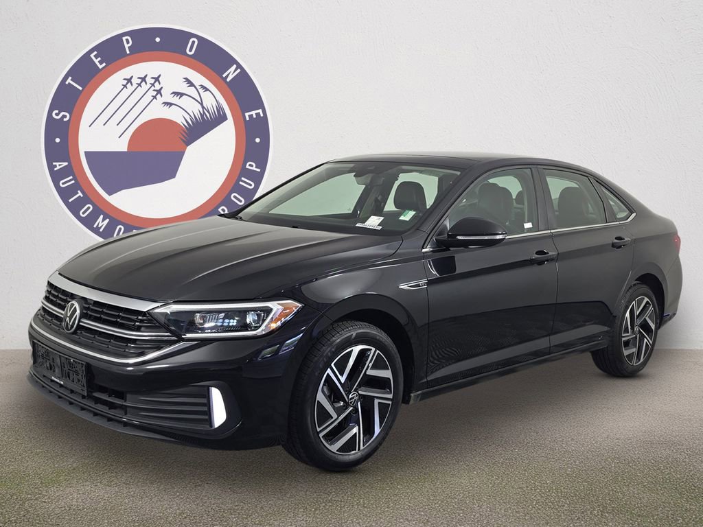 Used 2023 Volkswagen Jetta SEL FWD image 2