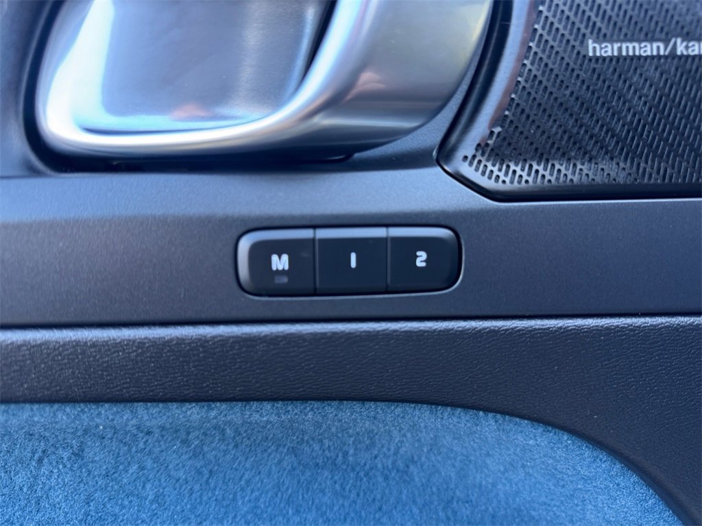 Certified 2022 Volvo C40 P8 Recharge Ultimate image 12