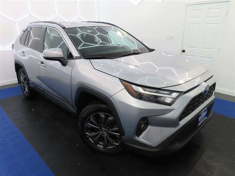 Used 2023 Toyota RAV4 XLE Premium AWD/4WD image 5