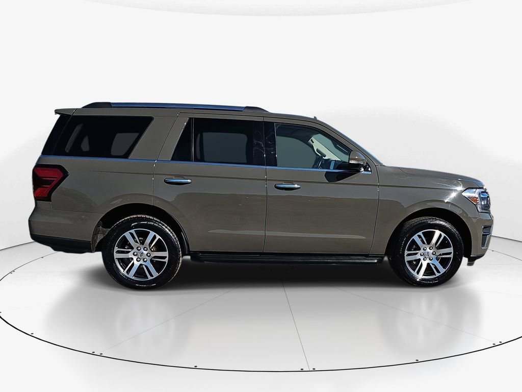 Used 2024 Ford Expedition Limited image 3