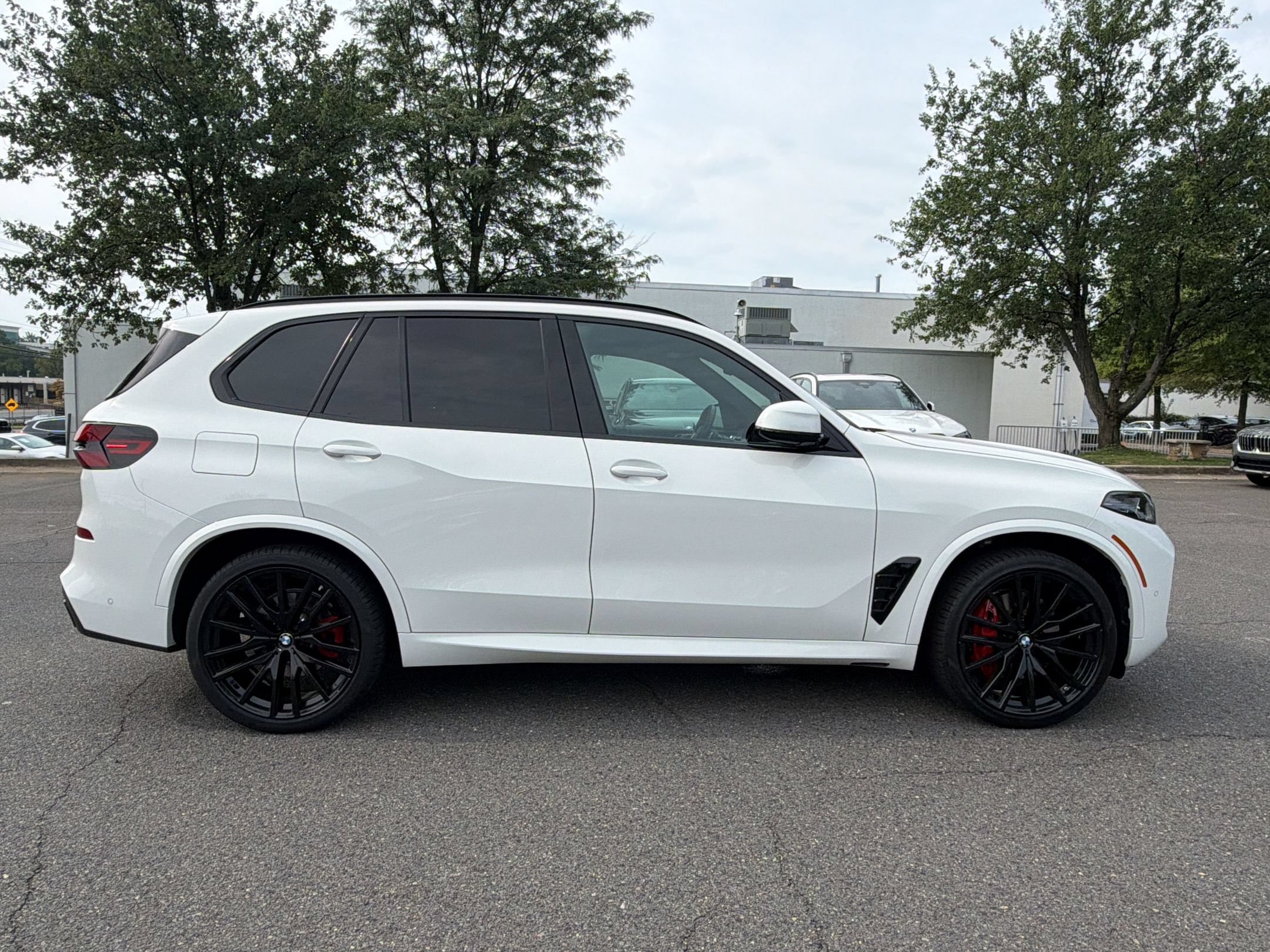 Certified 2025 BMW X5 xDrive40i w/ Executive Package AWD/4WD image 8
