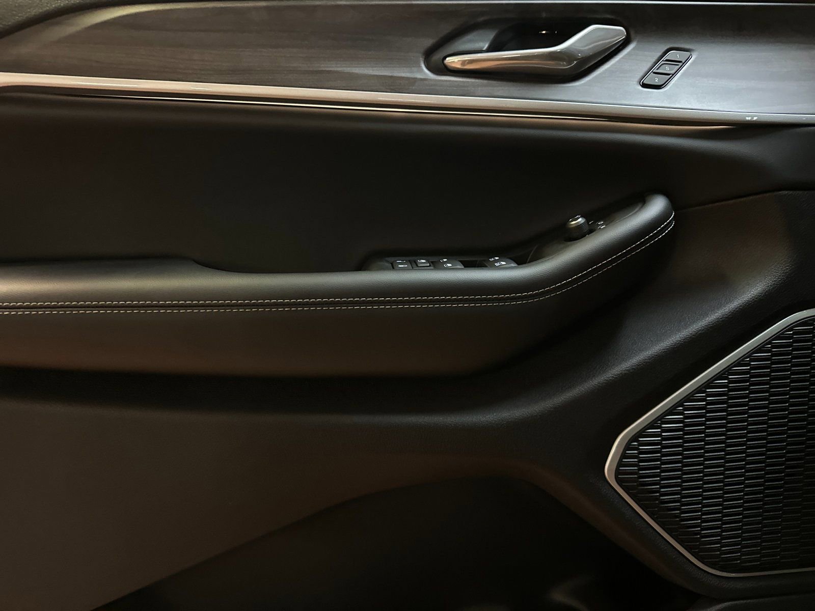 New 2026 Jeep Grand Cherokee Limited AWD/4WD image 10
