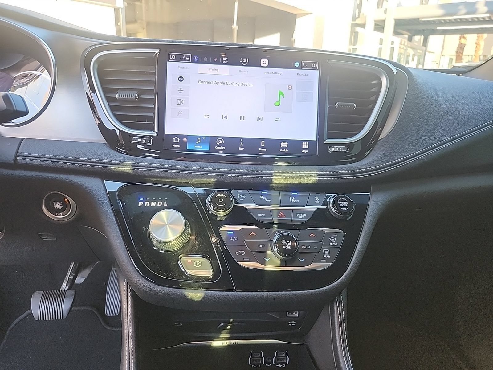 Used 2021 Chrysler Pacifica Limited w/ Uconnect Theater Family Group FWD image 15